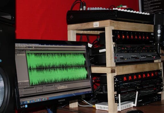 Exploring the Pulse of American Electronic Music: A Dive into the Best Blogs Shaping the Scene