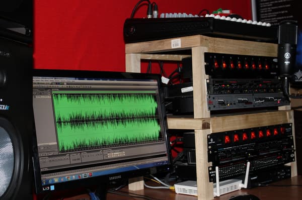 Exploring the Pulse of American Electronic Music: A Dive into the Best Blogs Shaping the Scene